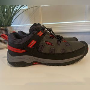 Keen Boys Rugged Outdoor Shoes - Youth Size 5